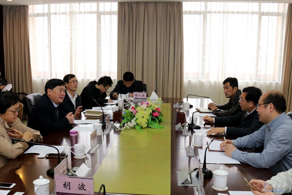 苏州大学副校长前往训练基地，为苏州队守门员纪振勇拨穗(苏州大学夏令营录取名单)